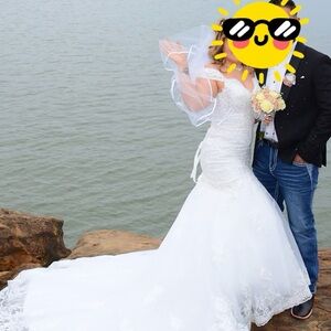 Elegant White Lace Wedding Dress